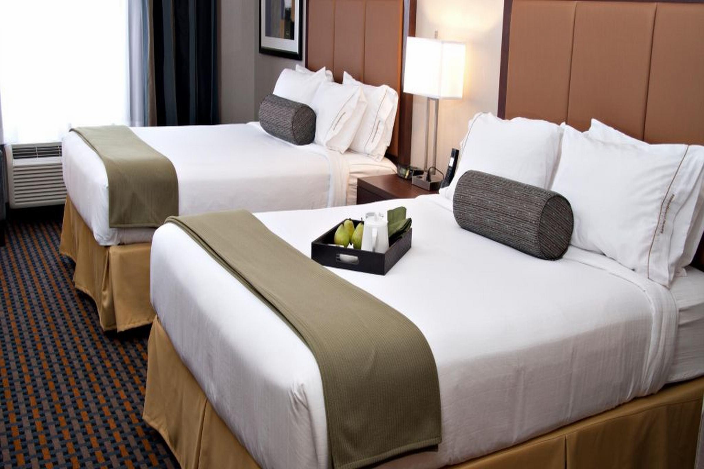 Holiday Inn Express Pembroke By Ihg Exterior foto