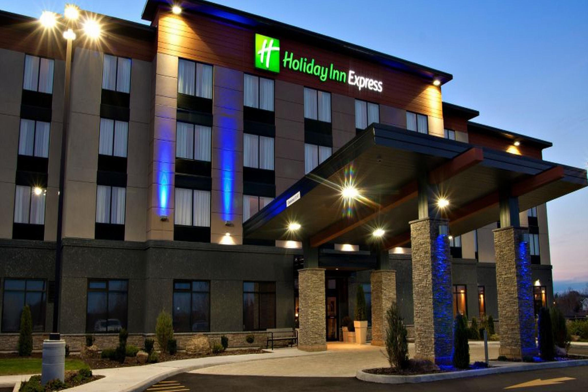 Holiday Inn Express Pembroke By Ihg Exterior foto
